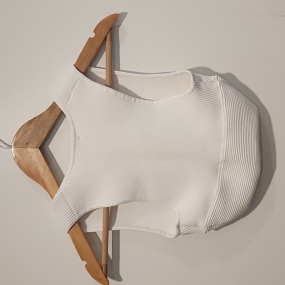 P.18 Aritzia Babaton Knit White V Neck Tank size 2XS - Picture 4 of 4